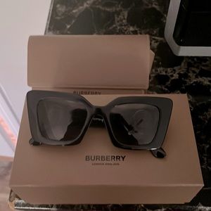 Burberry Daisy 4344 sunglasses